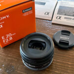 オンライン会議用にソニーのEマウント広角単焦点レンズ「SONY E 20mm F2.8」購入！