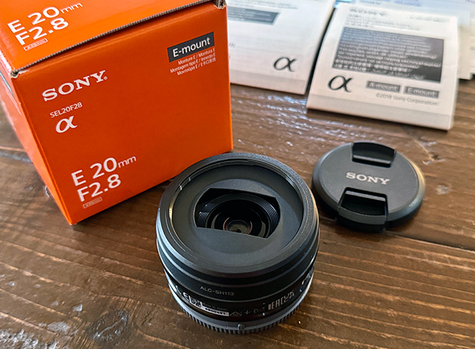 オンライン会議用にソニーのEマウント広角単焦点レンズ「SONY E 20mm F2.8」購入！